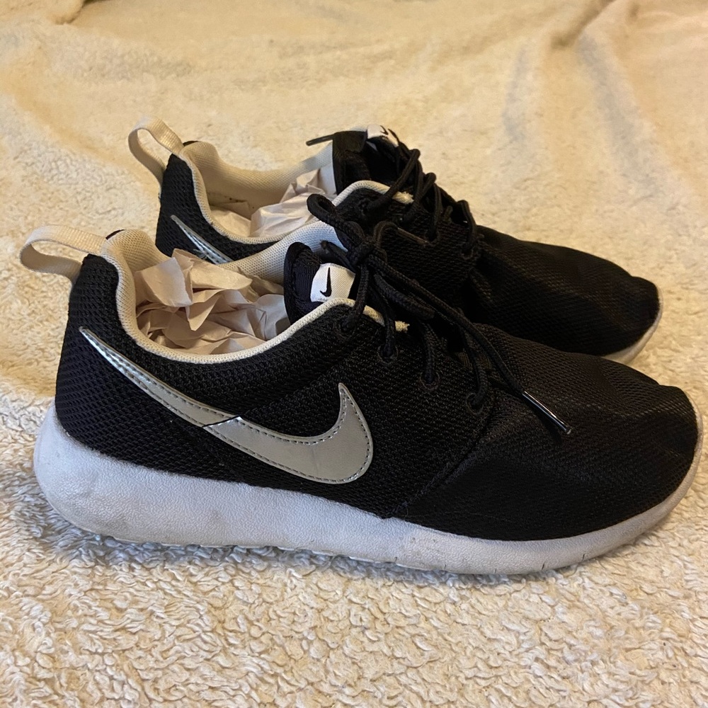 NIKE ROSHE RUN